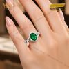 Nhẫn nữ vàng trắng Au750 đính sapphire xanh lá