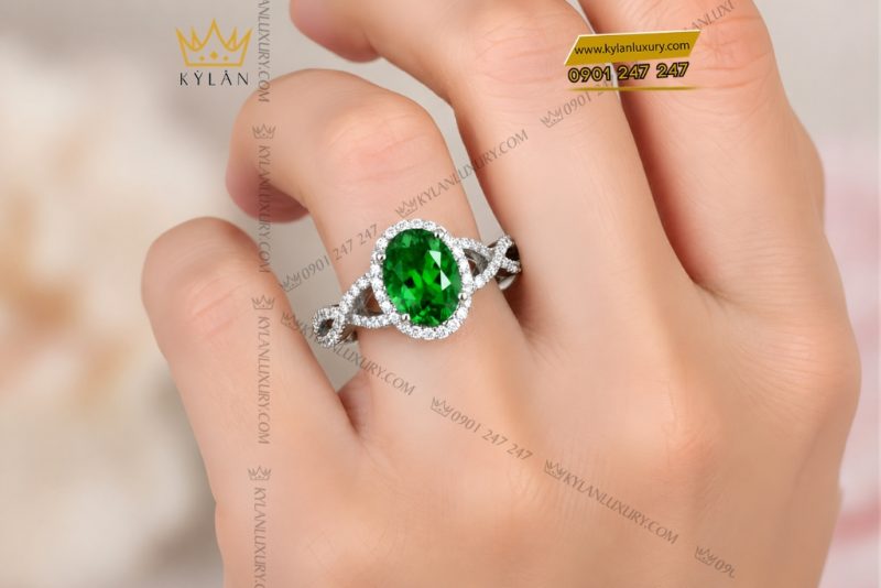 Nhẫn nữ vàng trắng Au750 đính sapphire xanh lá