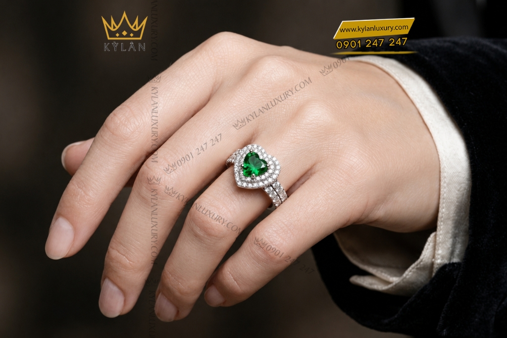Nhẫn nữ vàng trắng Au750 đính sapphire xanh lá