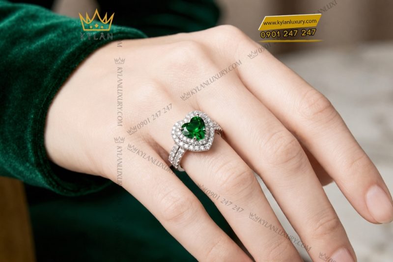 Nhẫn nữ vàng trắng Au750 đính sapphire xanh lá