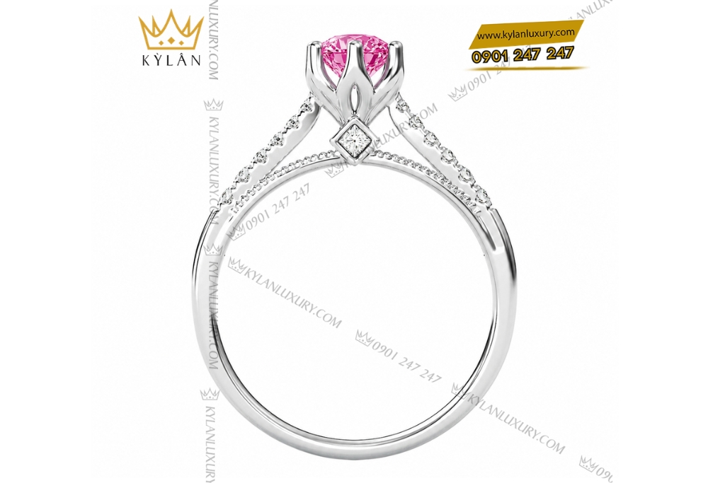 Kỳ Lân Luxury Nhan vang trang Au750 dinh kim cuong va sapphire hong 7 Nhẫn nữ vàng trắng Au750 đính kim cương và sapphire hồng