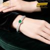 Vòng tay vàng trắng Au750 đính sapphire xanh lá