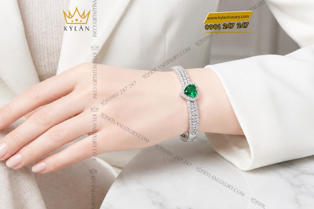 Vòng tay vàng trắng Au750 đính sapphire xanh lá