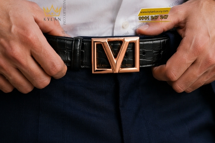 Mặt thắt lưng chữ V vàng khối và thiết kế cá nhân hóa tại Kỳ Lân 8 Kỳ Lân Luxury mat that lung chu v vang khoi ca nhan hoa 7 Mặt thắt lưng chữ V vàng khối và thiết kế cá nhân hóa tại Kỳ Lân