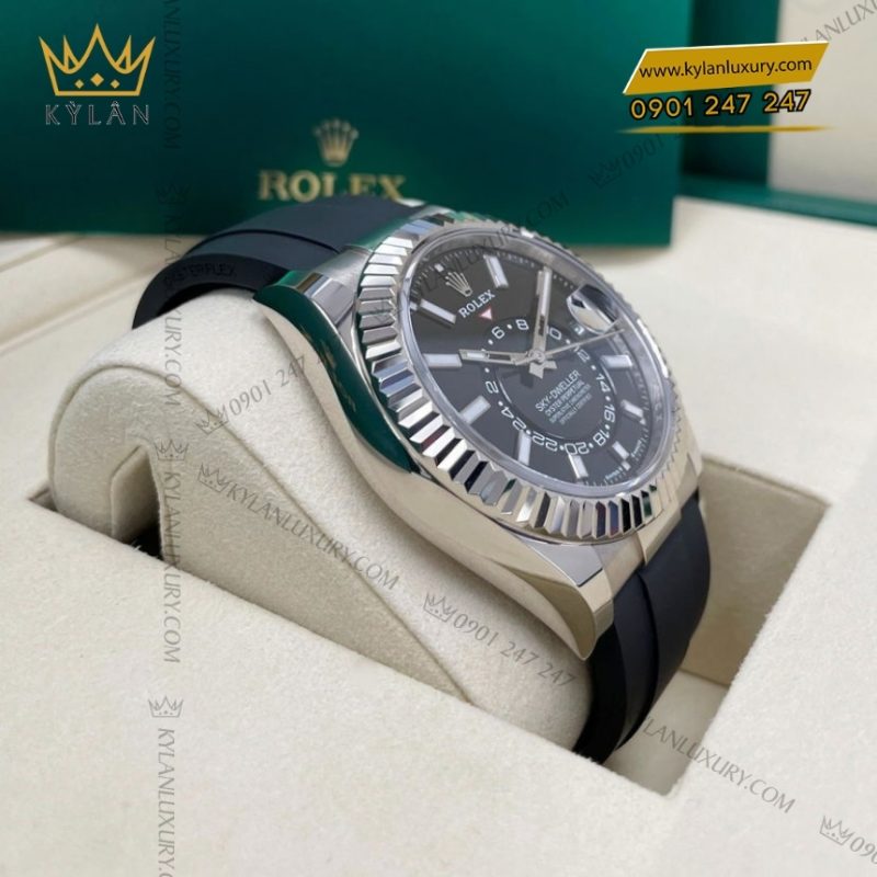 Đồng hồ Rolex Sky Dweller mặt đen dây cao su 336239-0002