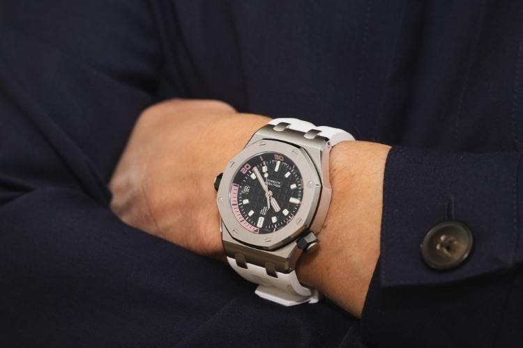 Royal Oak Offshore Diver 2026: Ba sắc màu mới cho mùa hè từ Audemars Piguet 8 Kỳ Lân Luxury royal oak offshore diver 2026 ba sac mau moi cua audemars piguet 7 Royal Oak Offshore Diver 2026: Ba sắc màu mới cho mùa hè từ Audemars Piguet