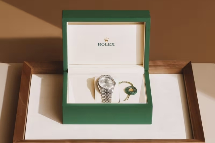 Tiêu chuẩn Superlative Chronometer của Rolex – Điều gì làm nên độ chính xác danh tiếng? 6 Kỳ Lân Luxury superlative chronometer cua rolex la gi 7 Tiêu chuẩn Superlative Chronometer của Rolex – Điều gì làm nên độ chính xác danh tiếng?