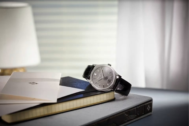Vì sao Calatrava được xem là chiếc Dress Watch chuẩn mực? 4 Kỳ Lân Luxury vi sao patek philippe calatrava la dress watch chuan muc 8 Vì sao Calatrava được xem là chiếc Dress Watch chuẩn mực?