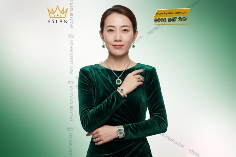 Bộ trang sức kim cương đính đá ngọc lục