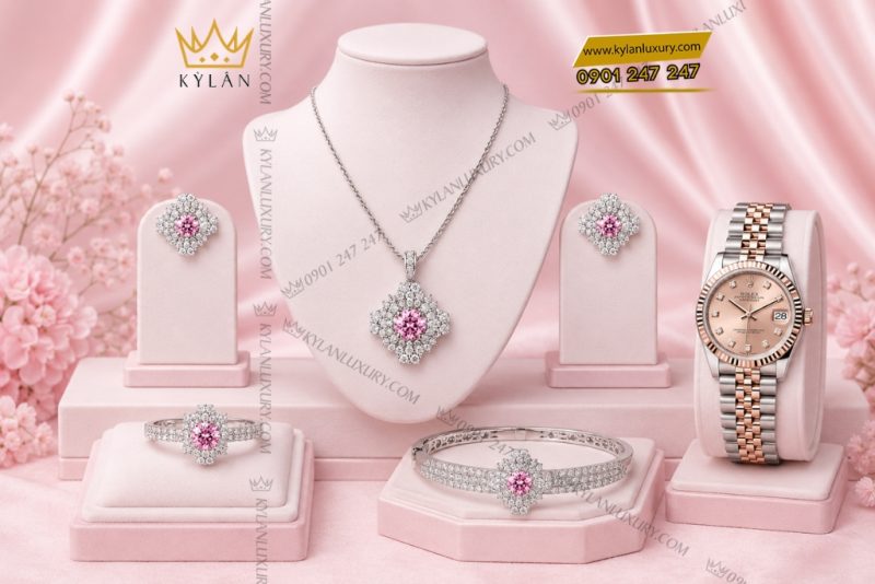 Bộ trang sức kim cương đính sapphire hồng
