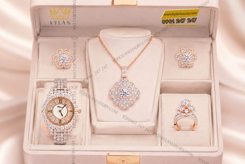 Bộ trang sức vàng hồng đính kim cương