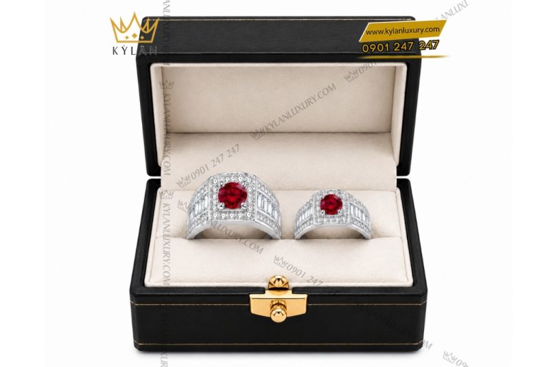 Nhẫn cặp vàng trắng Au750 đính sapphire đỏ