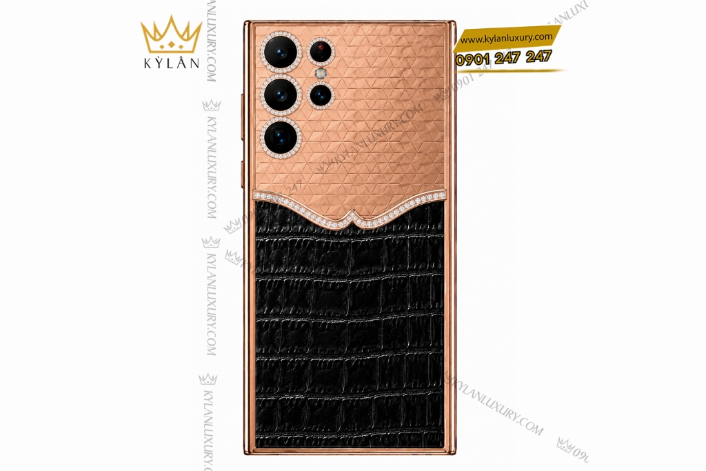 Kỳ Lân Luxury Dien thoai Samsung Galaxy S26 Ultra custom vang hong boc da ca sau dinh kim cuong 1 1 Điện thoại Samsung Galaxy S26 Ultra custom vàng hồng bọc da cá sấu đính kim cương