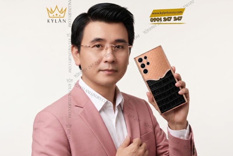Điện thoại Samsung Galaxy S26 Ultra custom vàng hồng bọc da cá sấu đính kim cương