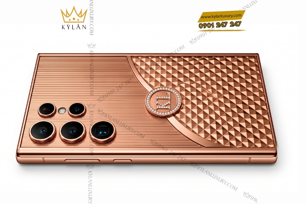 Điện thoại Samsung Galaxy S26 Ultra custom vàng hồng đính kim cương 10 Kỳ Lân Luxury Dien thoai Samsung Galaxy S26 Ultra custom vang hong dinh kim cuong 5 1 Điện thoại Samsung Galaxy S26 Ultra custom vàng hồng đính kim cương