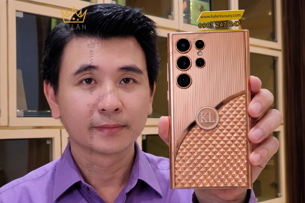 Điện thoại Samsung Galaxy S26 Ultra custom vàng hồng đính kim cương 4 Điện thoại Samsung Galaxy S26 Ultra custom vàng hồng đính kim cương