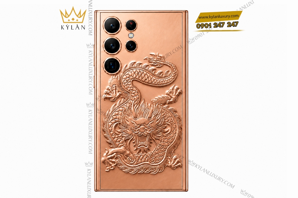 Kỳ Lân Luxury Dien thoai Samsung Galaxy S26 Ultra custom vang hong hoa tiet rong dap noi 10 Điện thoại Samsung Galaxy S26 Ultra custom vàng hồng họa tiết rồng dập nổi