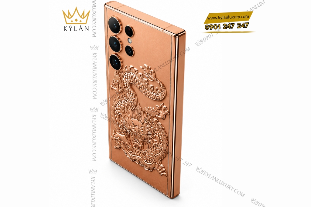 Kỳ Lân Luxury Dien thoai Samsung Galaxy S26 Ultra custom vang hong hoa tiet rong dap noi 14 Điện thoại Samsung Galaxy S26 Ultra custom vàng hồng họa tiết rồng dập nổi