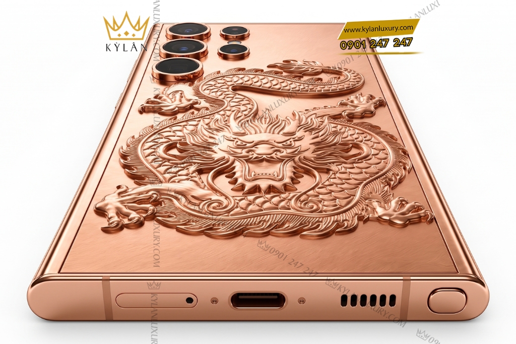 Kỳ Lân Luxury Dien thoai Samsung Galaxy S26 Ultra custom vang hong hoa tiet rong dap noi 15 Điện thoại Samsung Galaxy S26 Ultra custom vàng hồng họa tiết rồng dập nổi