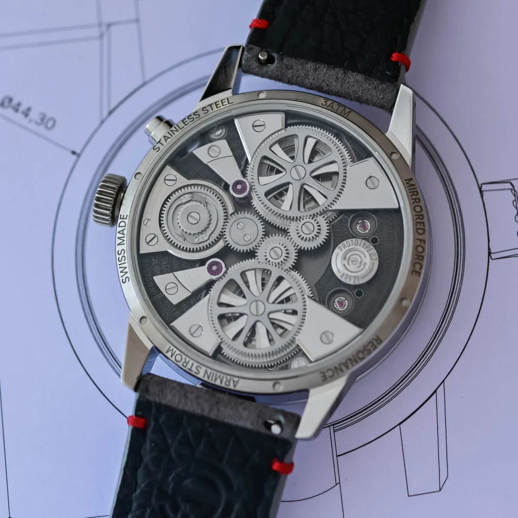 Đồng hồ Armin Strom Mirrored Force Resonance Red 3 Kỳ Lân Luxury Dong ho Armin Strom Mirrored Force Resonance Red4 Đồng hồ Armin Strom Mirrored Force Resonance Red