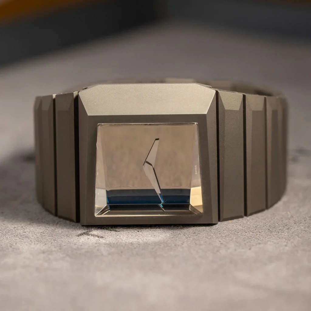Đồng hồ Horology Club x Toledano & Chan The Breutalist 2 Đồng hồ Horology Club x Toledano & Chan The Breutalist