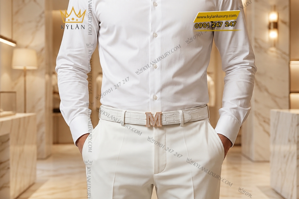 Mặt thắt lưng chữ M vàng hồng Au750 đính kim cương