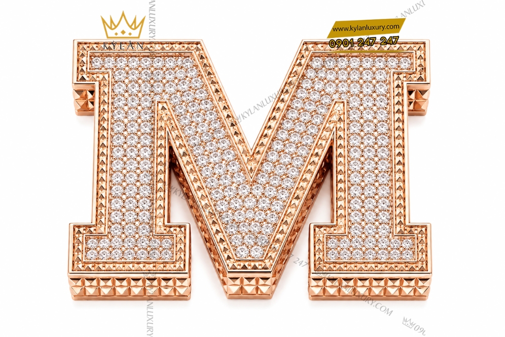Mặt thắt lưng chữ M vàng hồng Au750 đính kim cương
