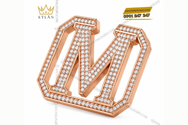 Mặt thắt lưng chữ M vàng hồng Au750 đính kim cương