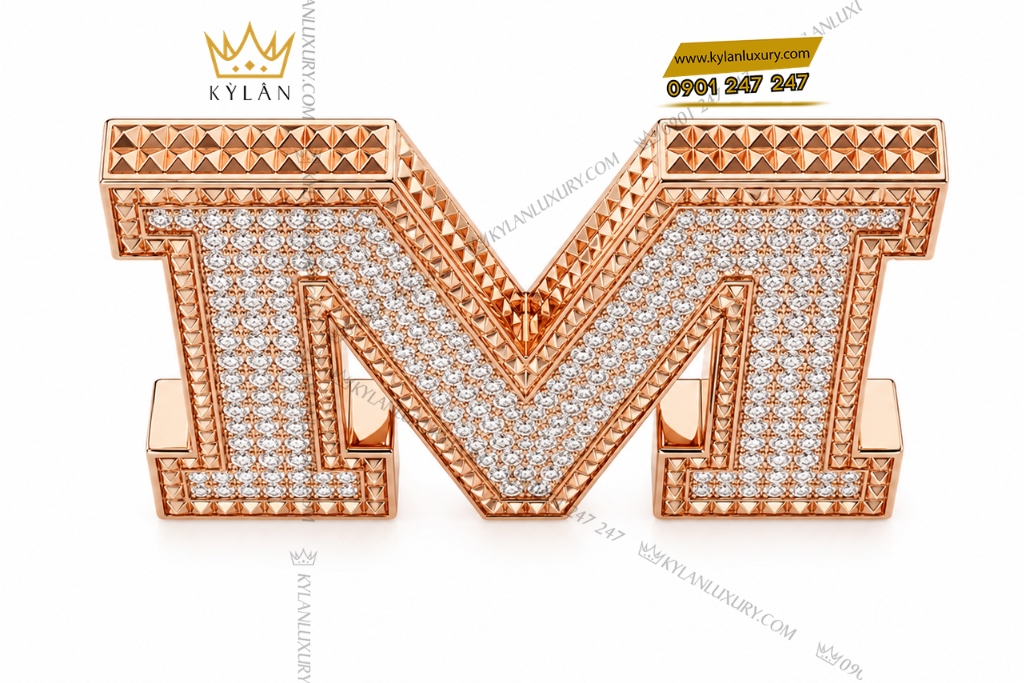 Mặt thắt lưng chữ M vàng hồng Au750 đính kim cương