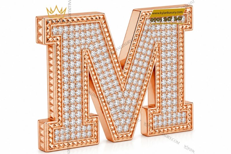 Mặt thắt lưng chữ M vàng hồng Au750 đính kim cương
