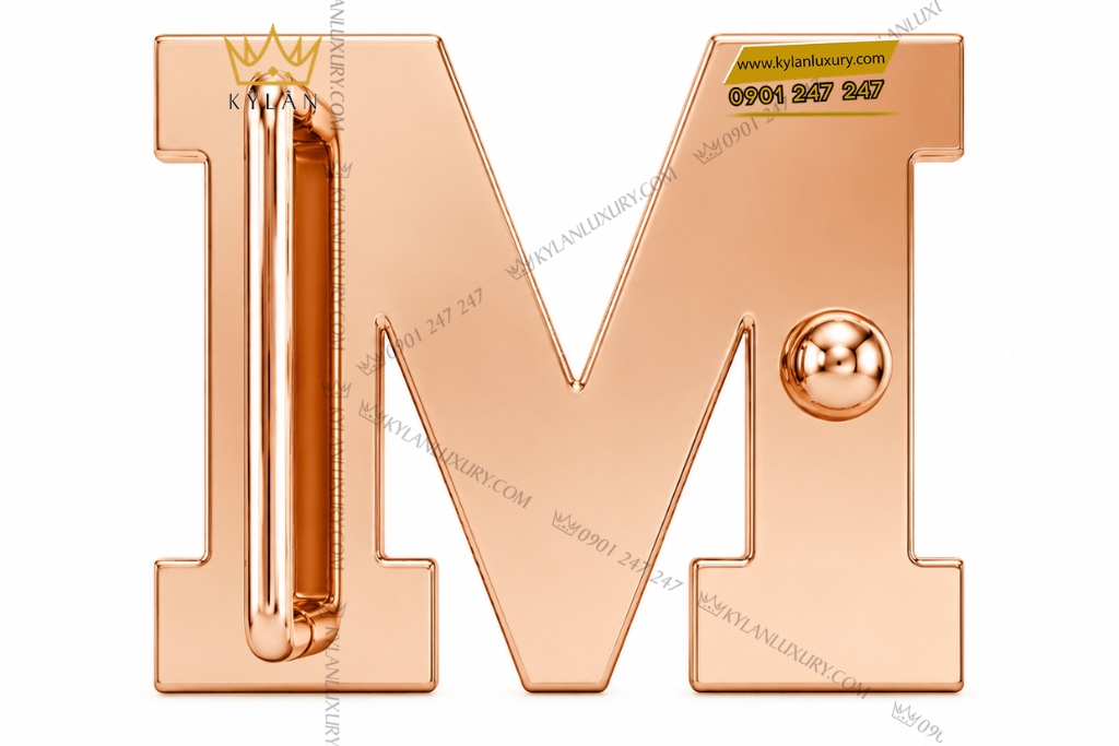 Mặt thắt lưng chữ M vàng hồng Au750 đính kim cương