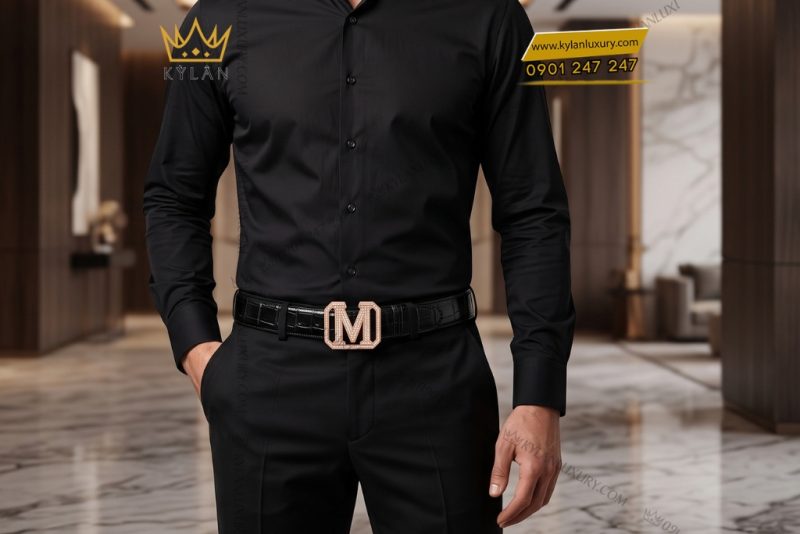 Mặt thắt lưng chữ M vàng hồng Au750 đính kim cương