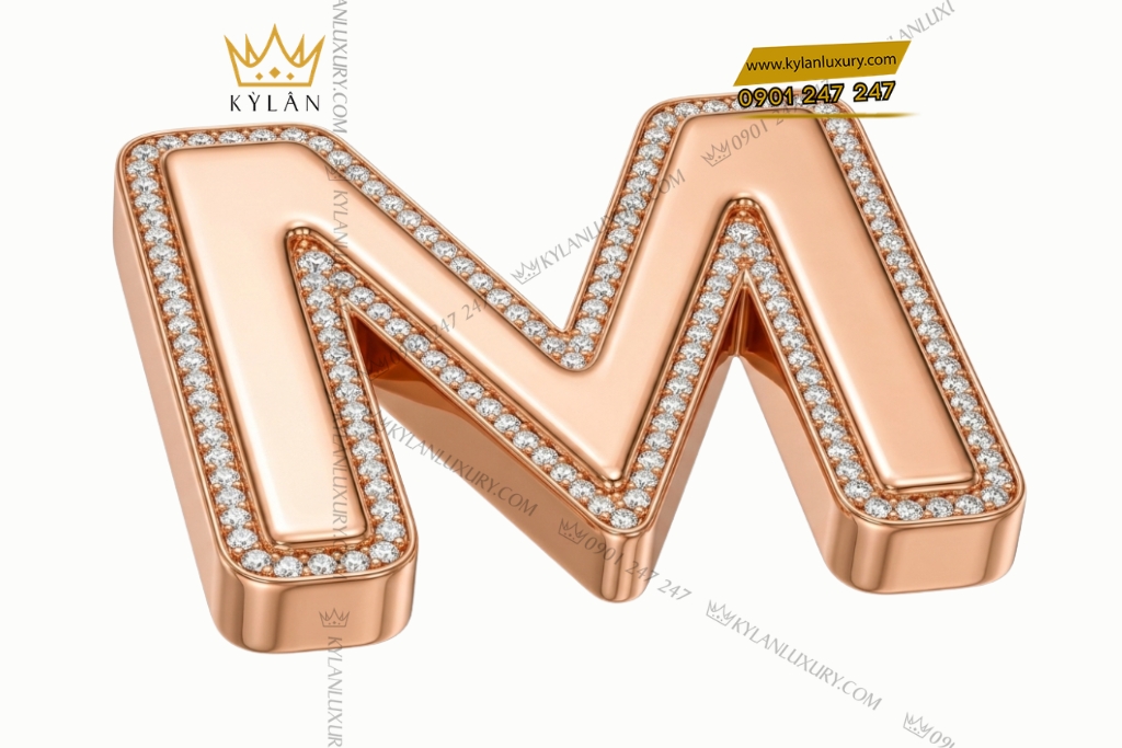 Mặt thắt lưng chữ M vàng hồng Au750 viền kim cương