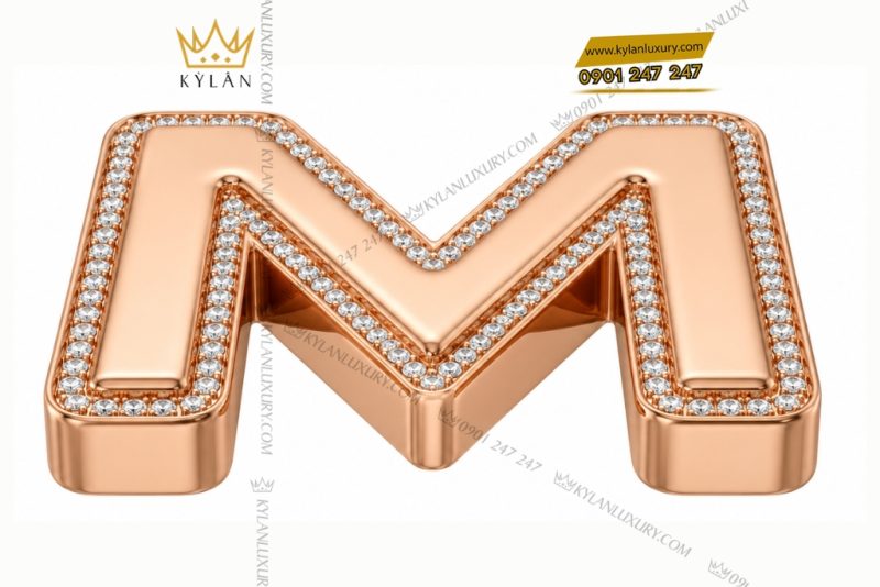 Mặt thắt lưng chữ M vàng hồng Au750 viền kim cương