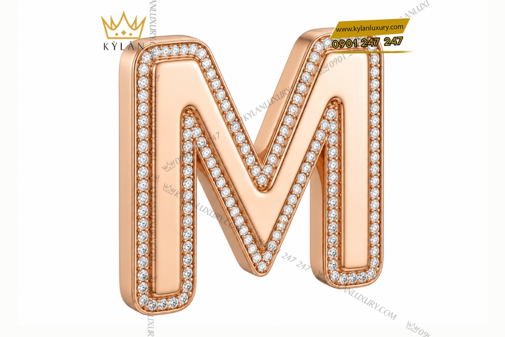 Mặt thắt lưng chữ M vàng hồng Au750 viền kim cương