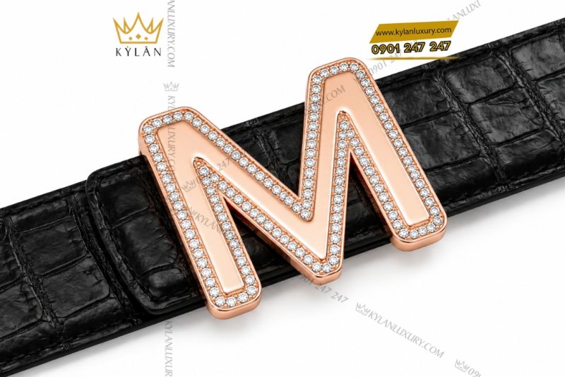 Mặt thắt lưng chữ M vàng hồng Au750 viền kim cương