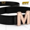 Mặt thắt lưng chữ M vàng hồng Au750 viền kim cương