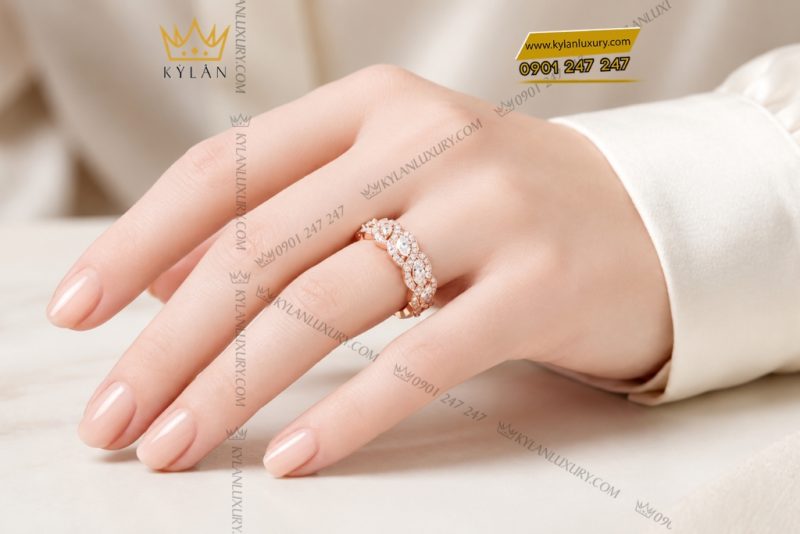 Nhẫn nữ vàng hồng Au750 đính kim cương