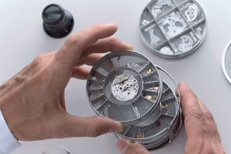 Kỳ Lân Luxury bao lau nen bao duong rolex mot lan 3 Bao lâu nên bảo dưỡng Rolex một lần? Hướng dẫn giúp đồng hồ luôn bền bỉ