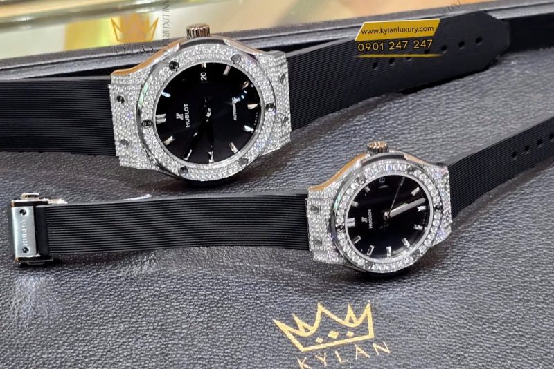 Cặp đôi Hublot Classic Fusion đính kim cương 42mm & 33mm