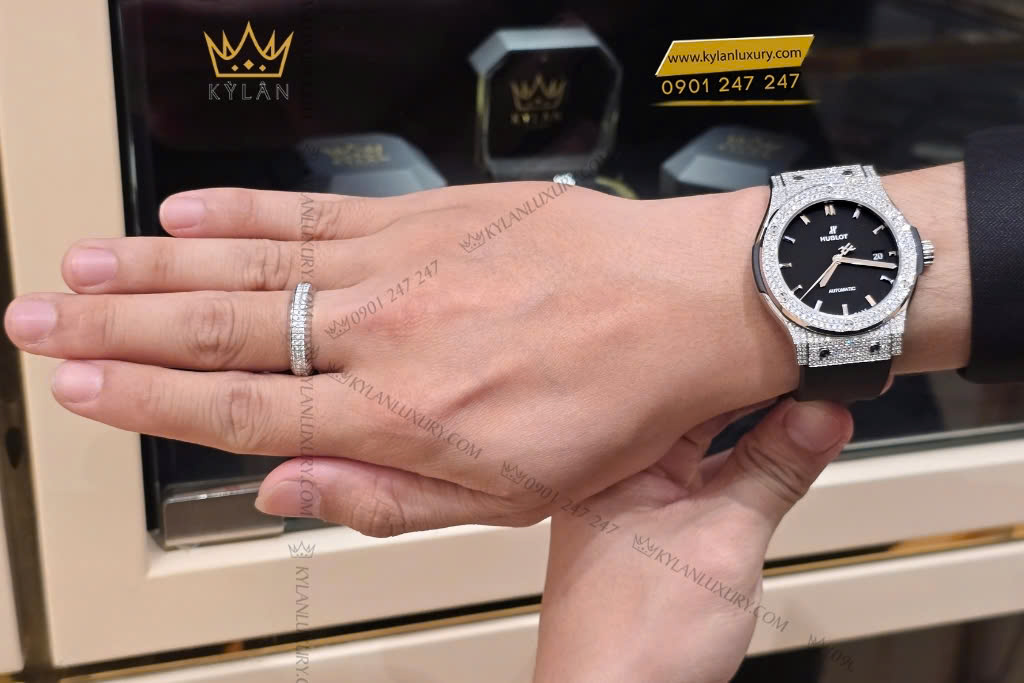 Kỳ Lân Luxury cap doi hublot classic fusion diamonds 42mm 33mm 7 Cặp đôi Hublot Classic Fusion đính kim cương 42mm & 33mm