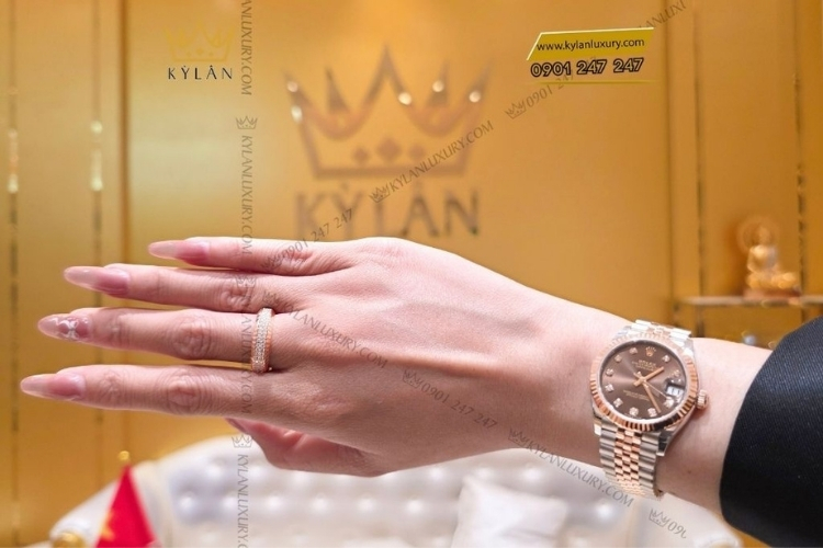 Cặp đôi Rolex Datejust Chocolate 126331 & 278271 gây chú ý tại Kỳ Lân 4 Kỳ Lân Luxury cap doi rolex datejust chocolate 126331 278271 tai ky lan 4 Cặp đôi Rolex Datejust Chocolate 126331 & 278271 gây chú ý tại Kỳ Lân