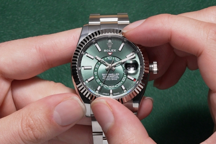 Kỳ Lân Luxury co che ring command tren rolex sky dweller 4 Cơ chế Ring Command trên Rolex Sky Dweller