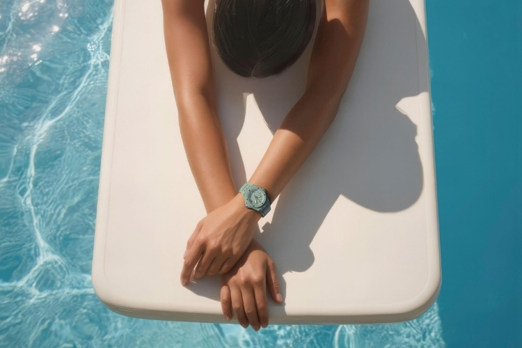 Hublot Loves Summer 2026: Hành trình sắc màu trở lại cùng những tuyệt tác Big Bang Ceramic 7 Kỳ Lân Luxury hublot loves summer 2026 big bang ceramic moi 3 Hublot Loves Summer 2026: Hành trình sắc màu trở lại cùng những tuyệt tác Big Bang Ceramic