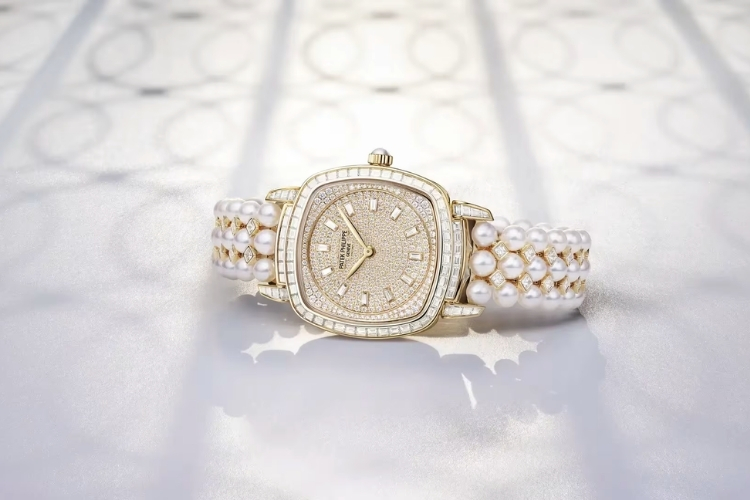 Nghệ thuật nạm kim cương và ngọc trai trên Patek Philippe Gondolo 7042/100R-010 6 Kỳ Lân Luxury nghe thuat tren patek philippe gondolo 7042 100r 010 1 Nghệ thuật nạm kim cương và ngọc trai trên Patek Philippe Gondolo 7042/100R-010