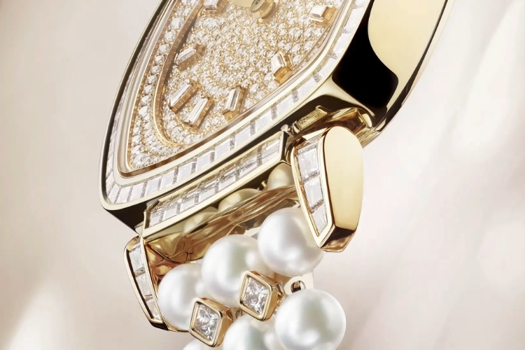 Kỳ Lân Luxury nghe thuat tren patek philippe gondolo 7042 100r 010 10 Nghệ thuật nạm kim cương và ngọc trai trên Patek Philippe Gondolo 7042/100R-010