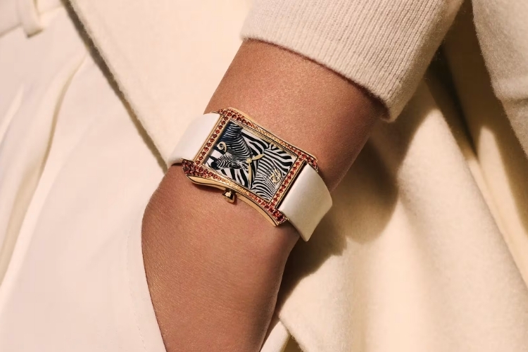 Patek Philippe Gondolo Serata 4962/200R-010 – Tuyệt tác đồng hồ trang sức Art Deco 6 Kỳ Lân Luxury patek philippe gondolo serata 4962 200r 010 tuyet tac art deco 1 Patek Philippe Gondolo Serata 4962/200R-010 – Tuyệt tác đồng hồ trang sức Art Deco