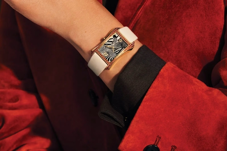 Kỳ Lân Luxury patek philippe gondolo serata 4962 200r 010 tuyet tac art deco 4 Patek Philippe Gondolo Serata 4962/200R-010 – Tuyệt tác đồng hồ trang sức Art Deco