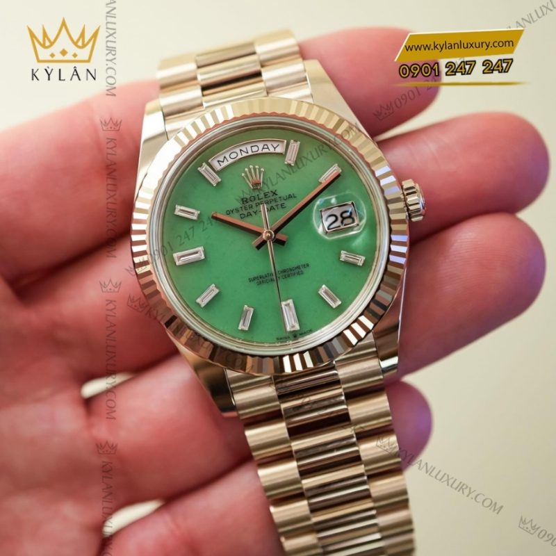 Đồng hồ Rolex Day Date 40 mặt đá xanh lá nhạt 228235JG-0003