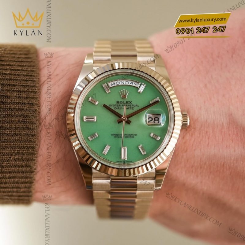 Đồng hồ Rolex Day Date 40 mặt đá xanh lá nhạt 228235JG-0003
